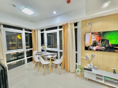 Cozy 2BR w/ Breathtaking View - Photo 17