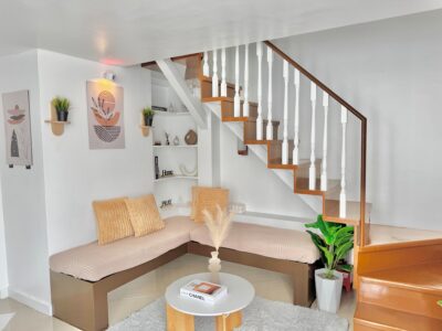 Chic 2BR Loft w/ Karaoke & Overlooking BGC view - Photo 4