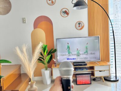 Chic 2BR Loft w/ Karaoke & Overlooking BGC view - Photo 8